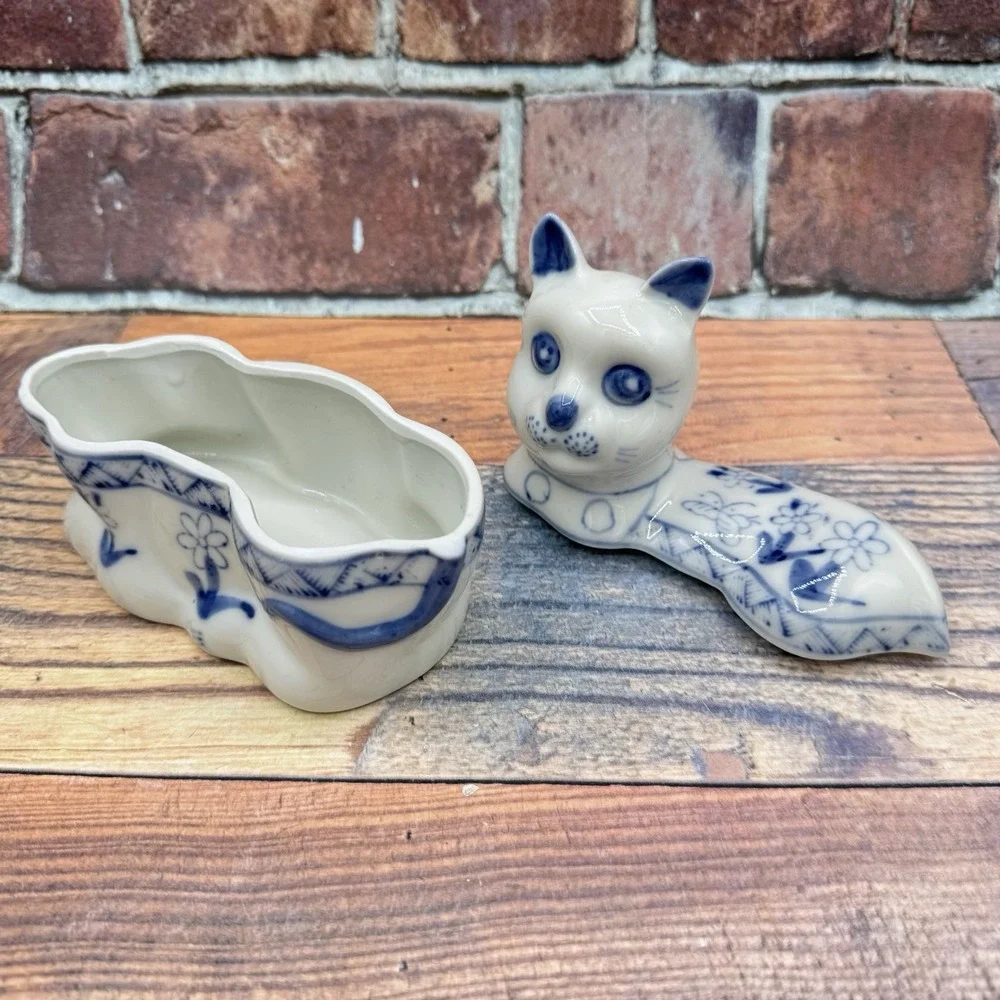 Ethan Allen Kitty Cat Trinket Box Blue White Porcelain Vintage Chinoiserie